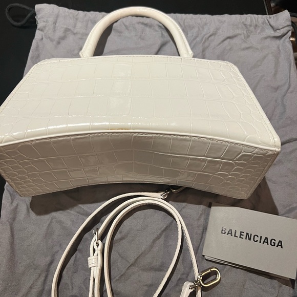BALENCIAGA
Small Hourglass Tote Bag in white - Picture 6 of 10